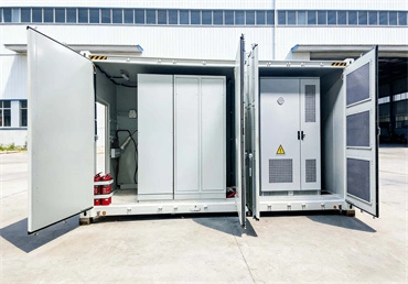 Microinverter and wind-solar hybrid system